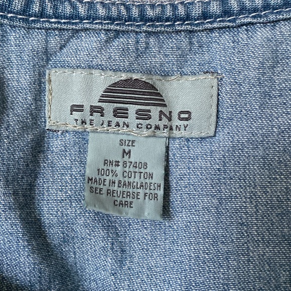 Fresno denim jumper with 2 buttons on either side. 2 front pockets. Size M - Picture 5 of 10